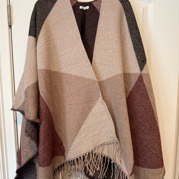Nomad Sweaters - Geometric Patterned Poncho with Fringe
